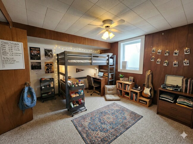 Photo - 604 W Seerley Blvd