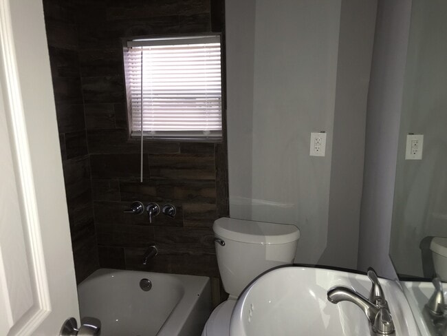 Photo - 1411 34th St
