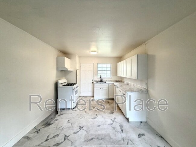 Photo - 229 East 28th St N