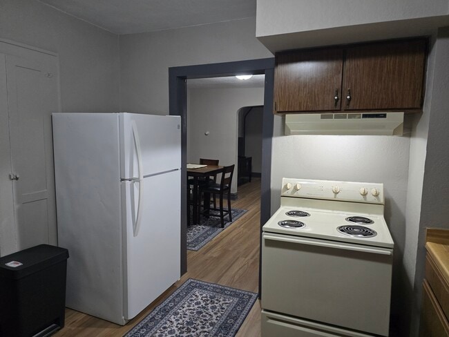 Photo - 1825 E 5th St