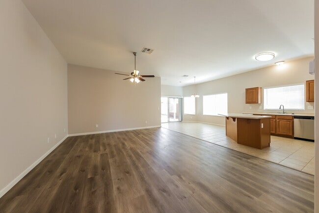 Photo - 2128 E Danbury Rd