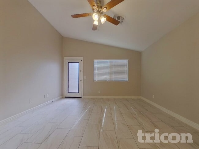 Photo - 16049 W Moreland St