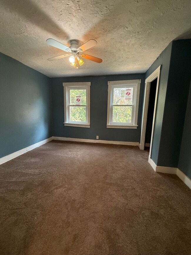 Photo - Charming 2-Bedroom Townhome in Lincoln-Lar...