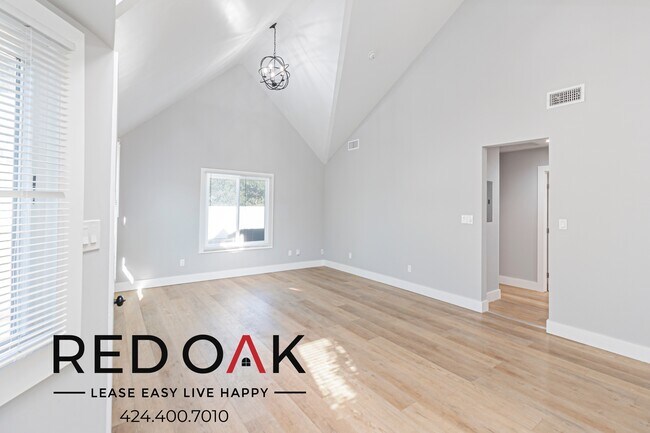 Photo - Gorgeous Two Bedroom with High Ceilings, R...