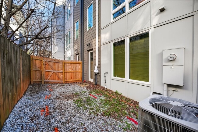 Photo - 241 Maynard Ter SE
