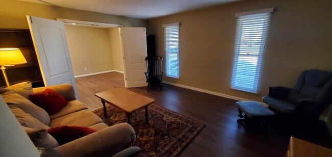 Photo - 2032 Meadowside Ln