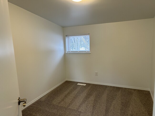 Photo - 5915-5119 119 Ave Unit Bsmt - G4