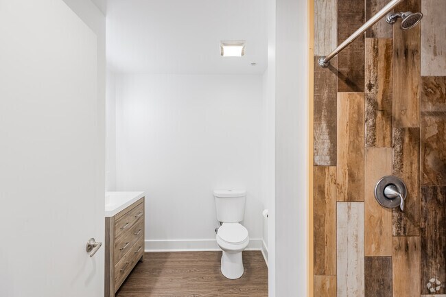 2BR, 1.5BA - 850SF - Bathroom