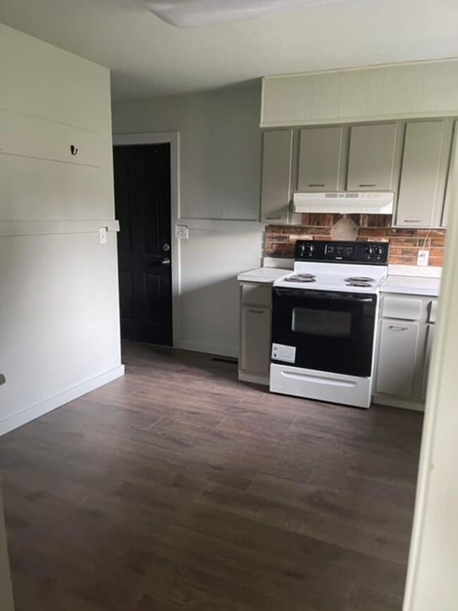 Photo - COZY 3 BED, 1 BATH HOUSE WITH FENCED IN BACKYARD LOCATED IN VINE GROVE
