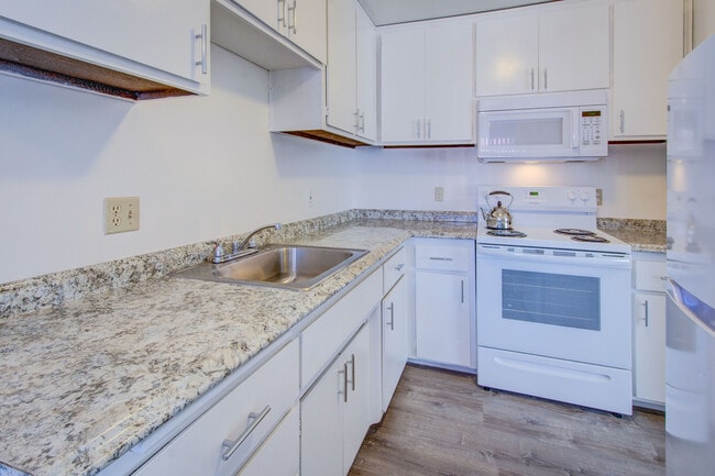Building Photo - 1532 Valle Vista Ave Unit 1534 Rental