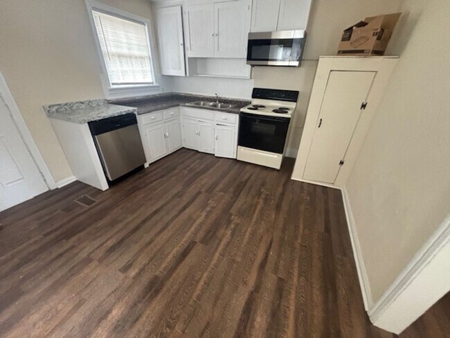 Photo - Knoxville 37914 - 2 bedroom 1 bath - call Howard Grower 865-705-0969