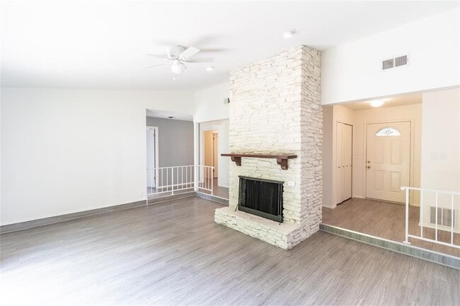 Photo - 906 Red Cliff Dr