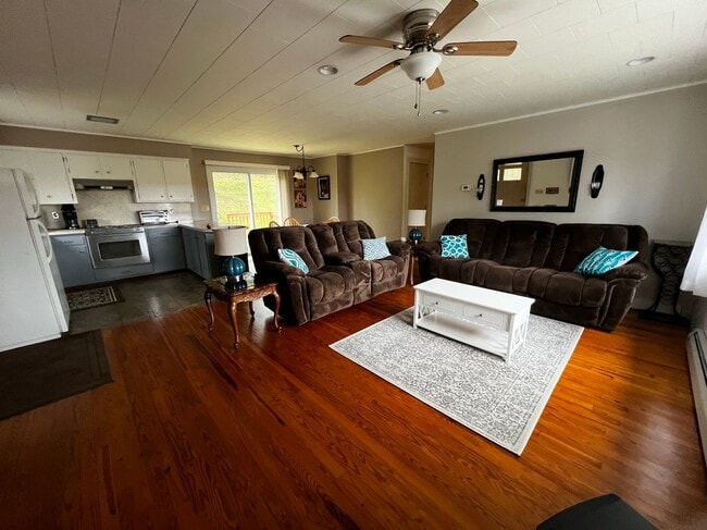 Building Photo - 27 E Sterling Rd Rental