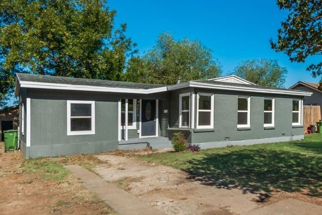 Building Photo - 3415 Crites St Rental
