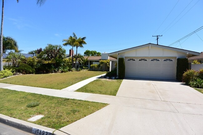 Building Photo - Remodeled 3 bed 2 bath single family home in Los Alamitos