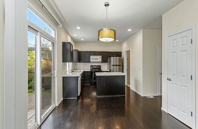 Photo - 2 Story home for rent in Silver Firs