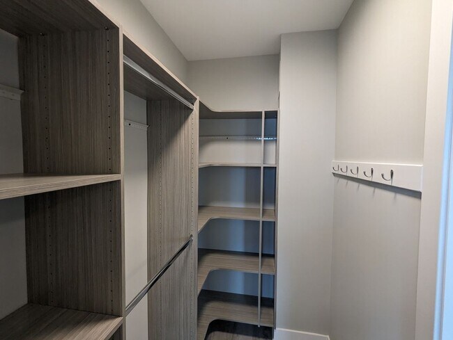 373 Hazel Ave Unit B8