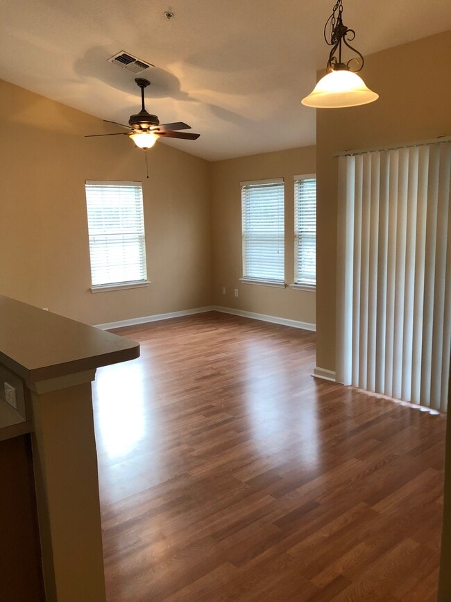 Living Rm - 575 Oakleaf Plantation Pky Unit 716