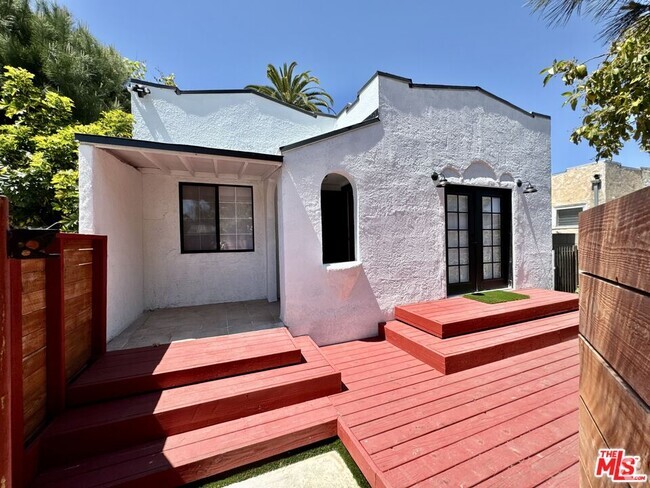 Building Photo - 2927 S West View St Rental
