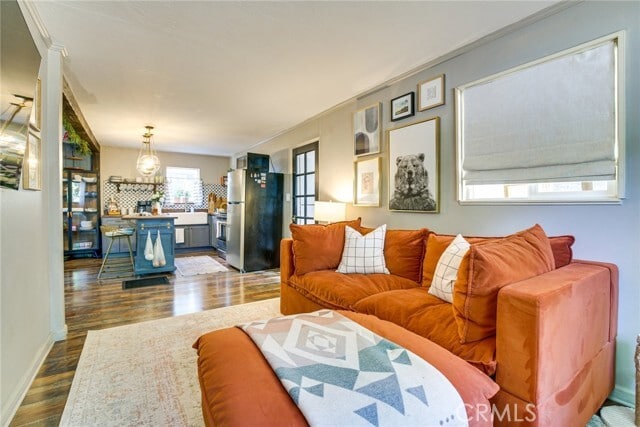 Photo - 652 E Victoria Ct