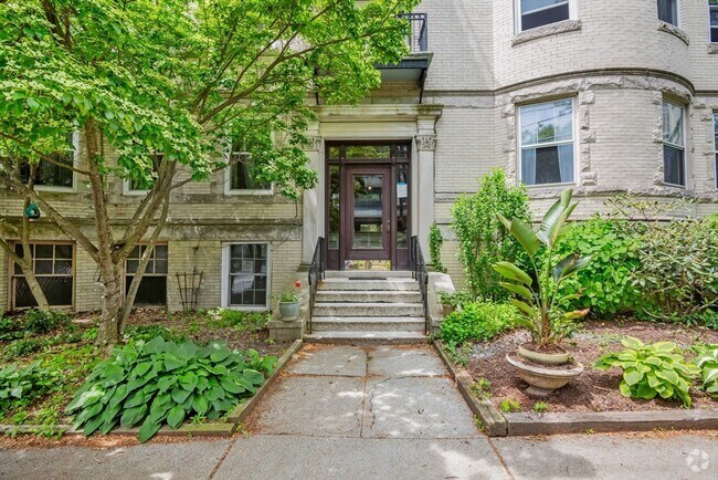 Building Photo - 48 Kilsyth Rd Unit 3 Rental