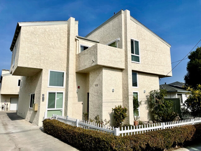Front - 2011 Perry Ave Apartments Unit 1