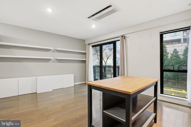 Photo - 1320 Fenwick Ln Unit 210