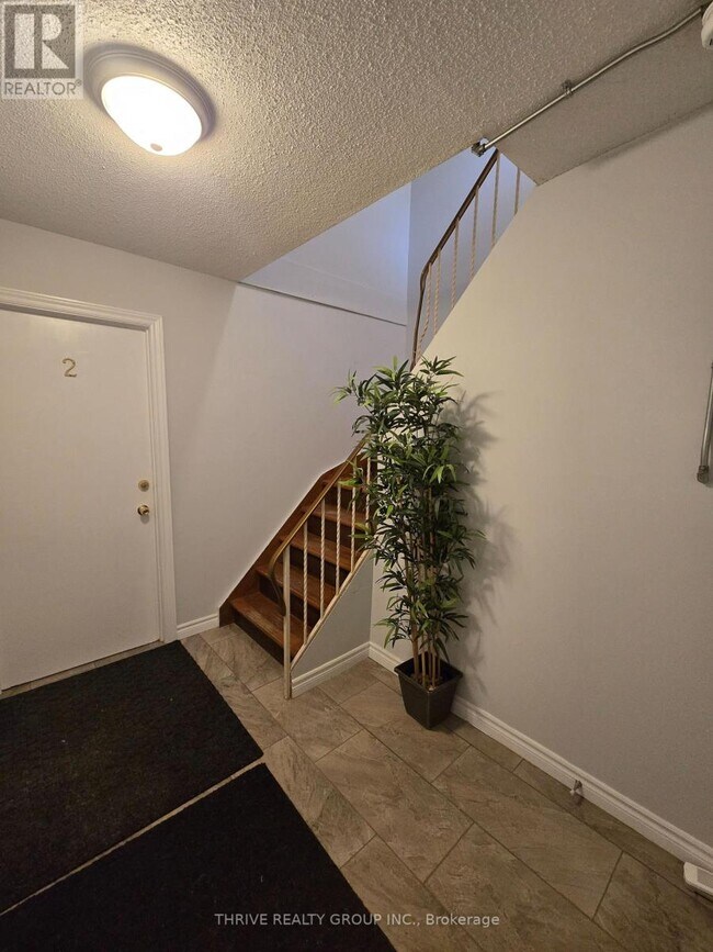 Photo - 184 Simcoe St Unit 3