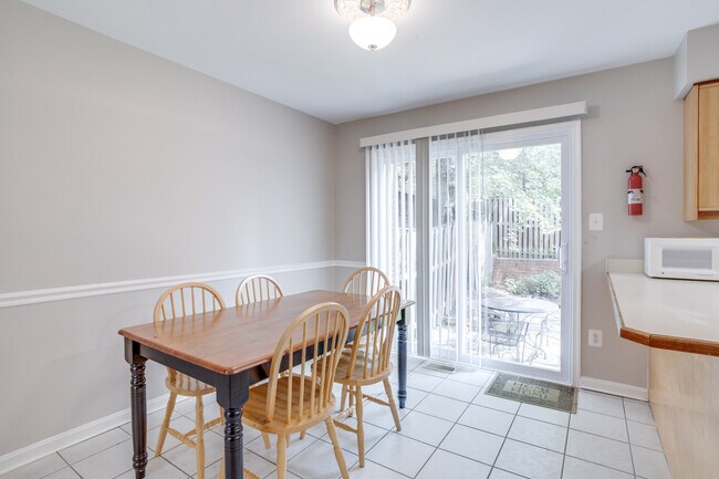 Photo - 4685 Forestdale Dr