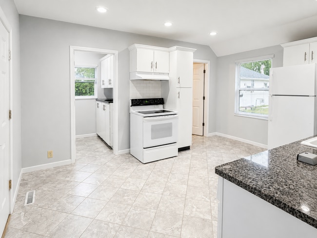 Photo - 2092 Garfield Ave