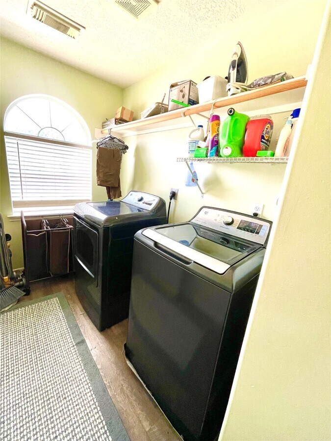 Photo - 2411 Fox River Ln