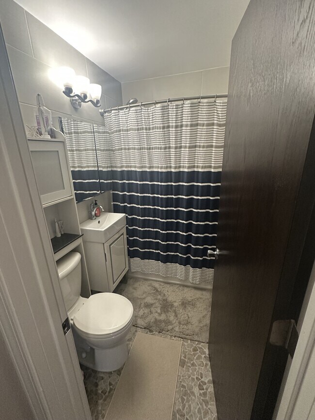 Photo - 1912 Dupont Ave S