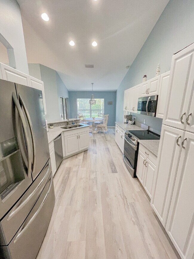 Photo - Close to beaches and downtown!