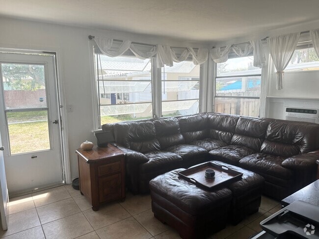 Building Photo - 1033 NE 17th Ave Unit 1033 Rental