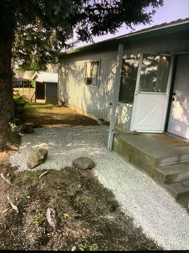 204 Cedar St