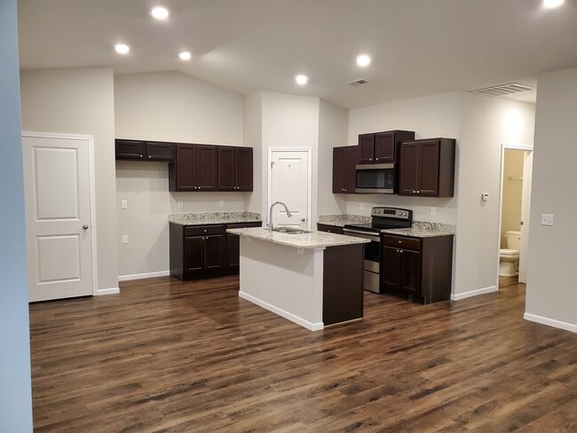 416 S Longbranch Dr