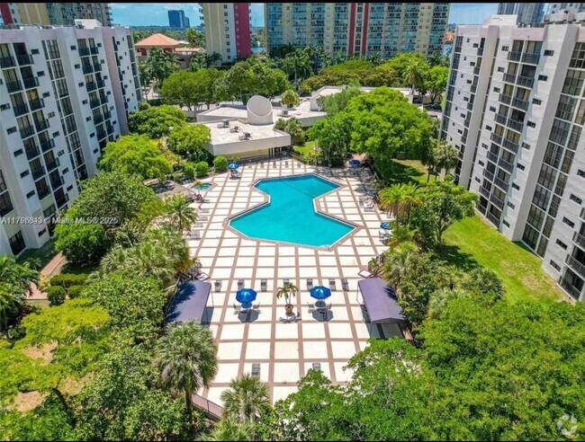Building Photo - 17011 N Bay Rd Unit 1018 Rental