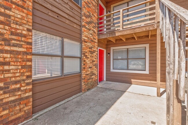 Building Photo - Beautiful two bedroom/two bathroom apartment with washer/dryer hookups Unit 2902-C