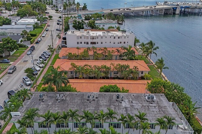 2170 Bay Dr Unidad 3-22