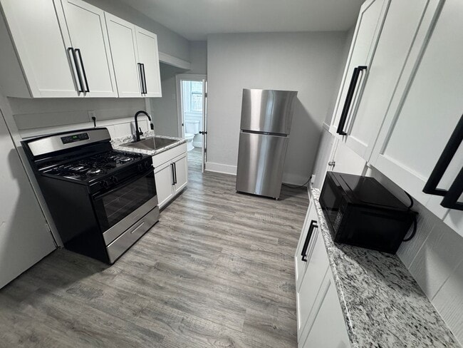 116-118 S Rustin St
