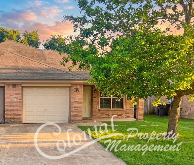 Building Photo - 1308 Chips Dr Unit B