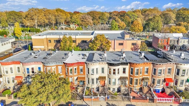 Photo - Spacious and Bright Renovated Parlour 2 BR/1BA with  Exclusive Backyard Access