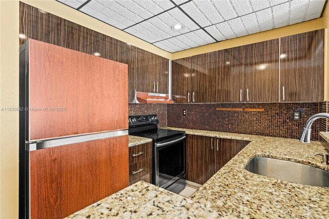 Photo - 3545 NE 167th St Unit 402