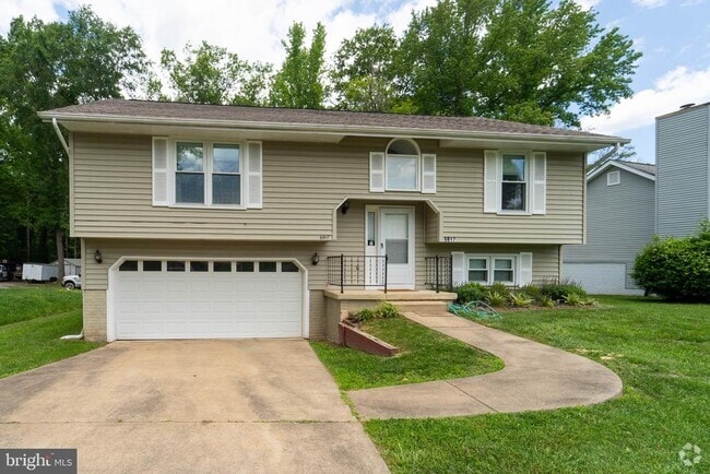 Building Photo - 6917 Runnymede Trail Rental