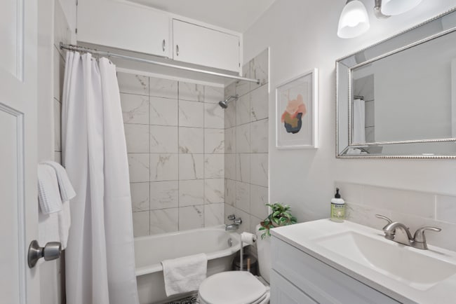 Photo - 3110 E 24th St Unidad 3110