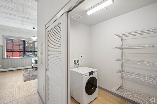 1BR, 1BA - 742SF - In-Unit Laundry