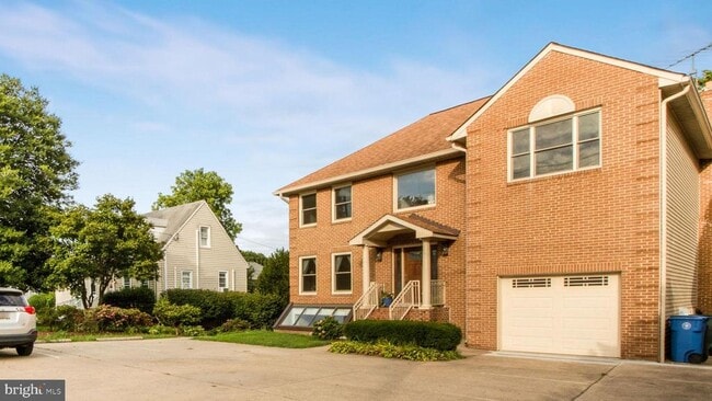 Photo - 8933 Colesville Rd