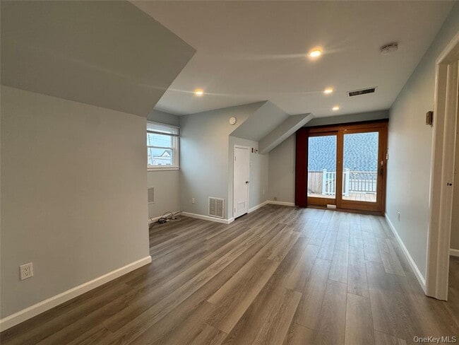 Photo - 817 E Walnut St