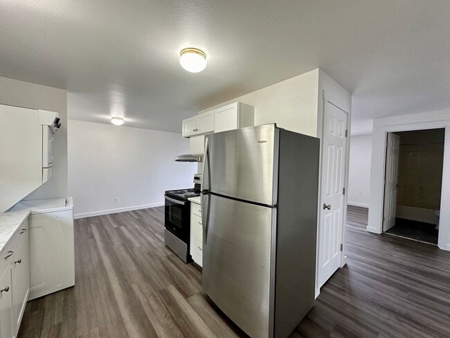 Photo - 2025 Yew St