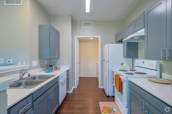 Interior Photo - Crystal Falls Crossing